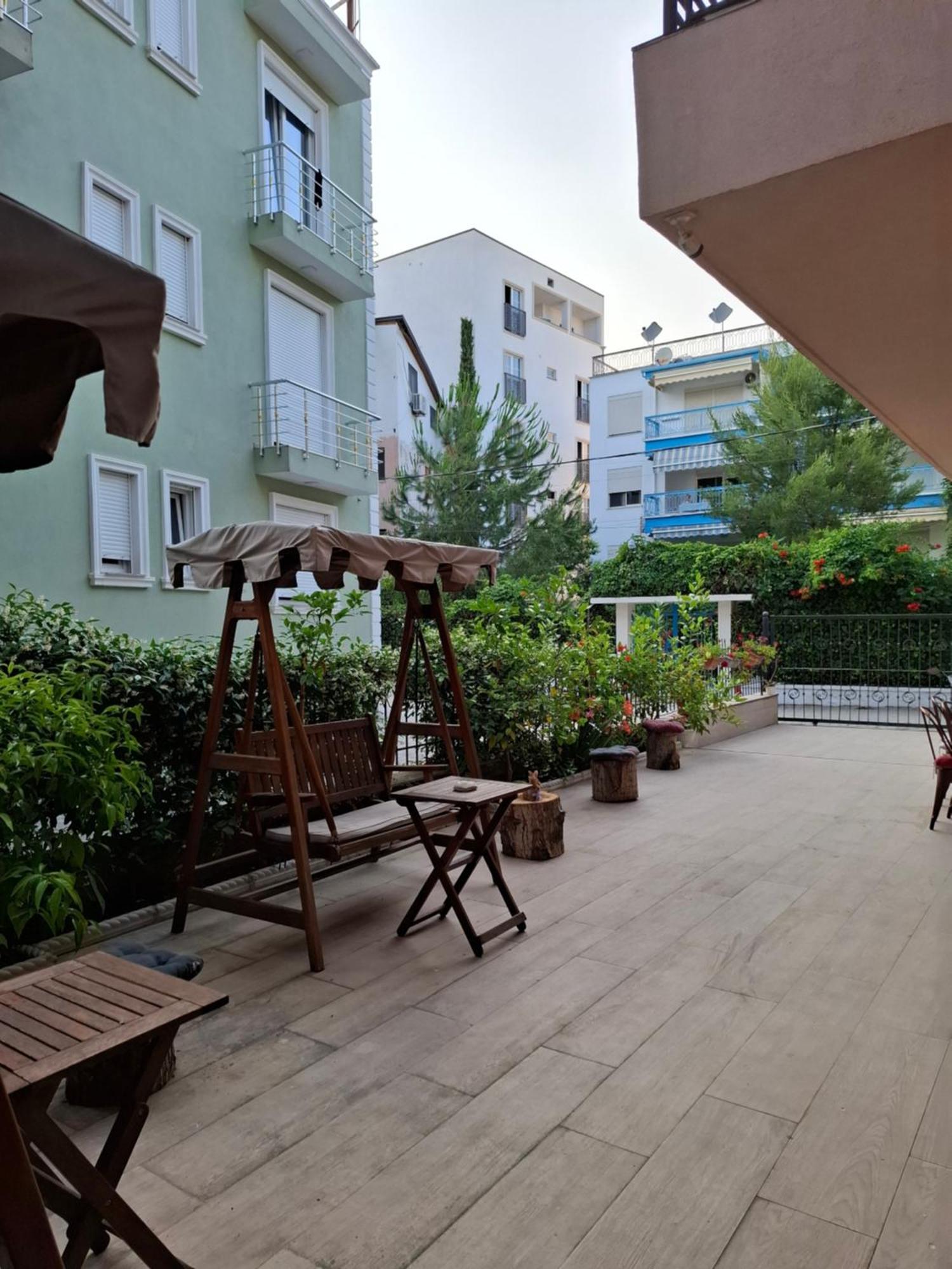 Nio Planet Golem, Durres Casa de Férias